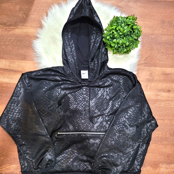 Nike Women’s “Can’t Be Defeated” Black Hoodie - Picture 1 of 6